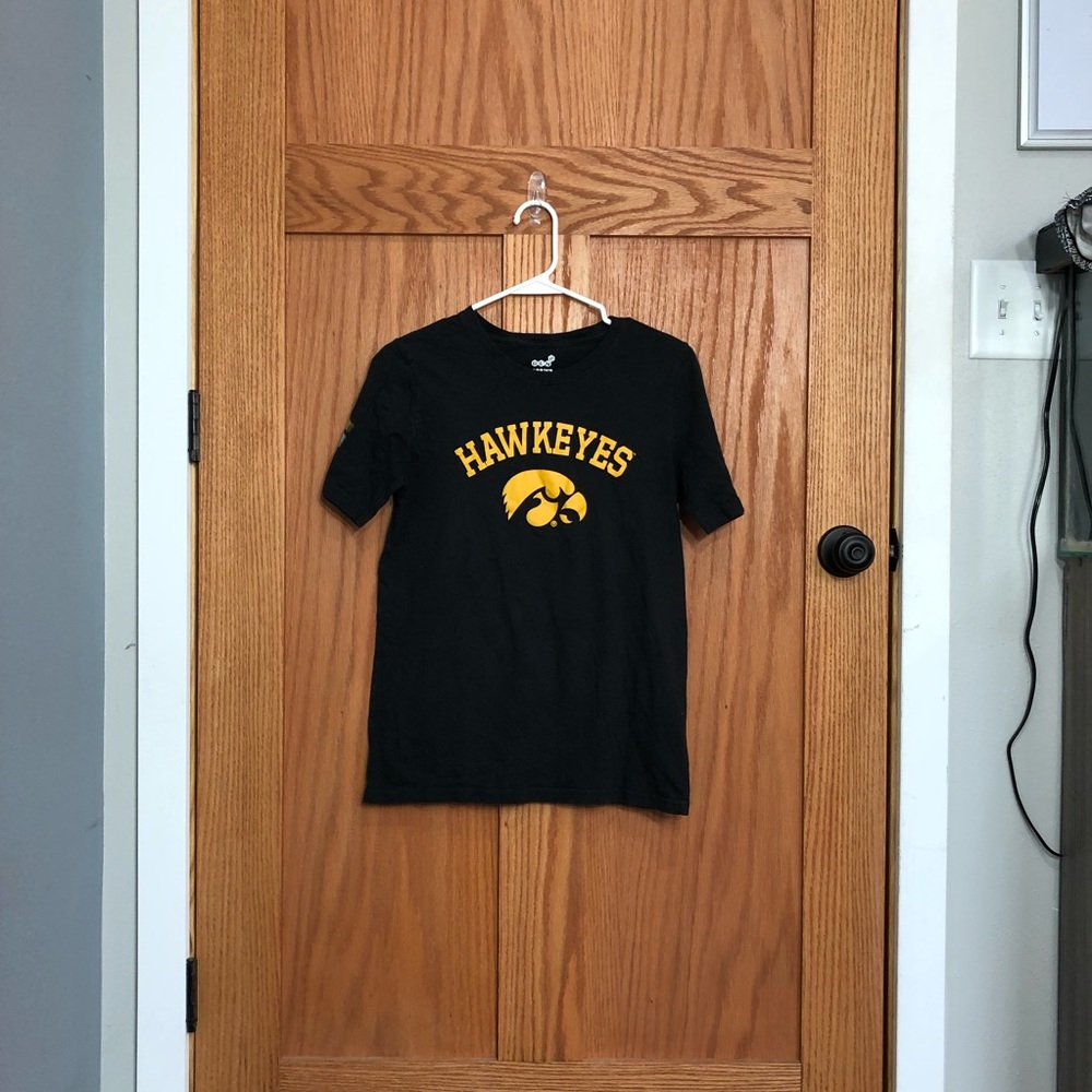 Large woman’s Hawkeye shirt